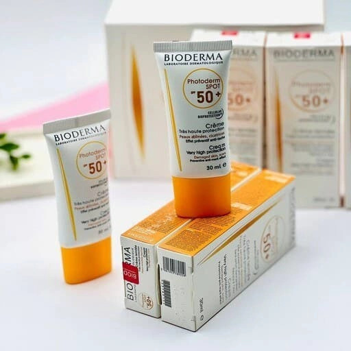 کرم ضد آفتاب، spf50 بی رنگ