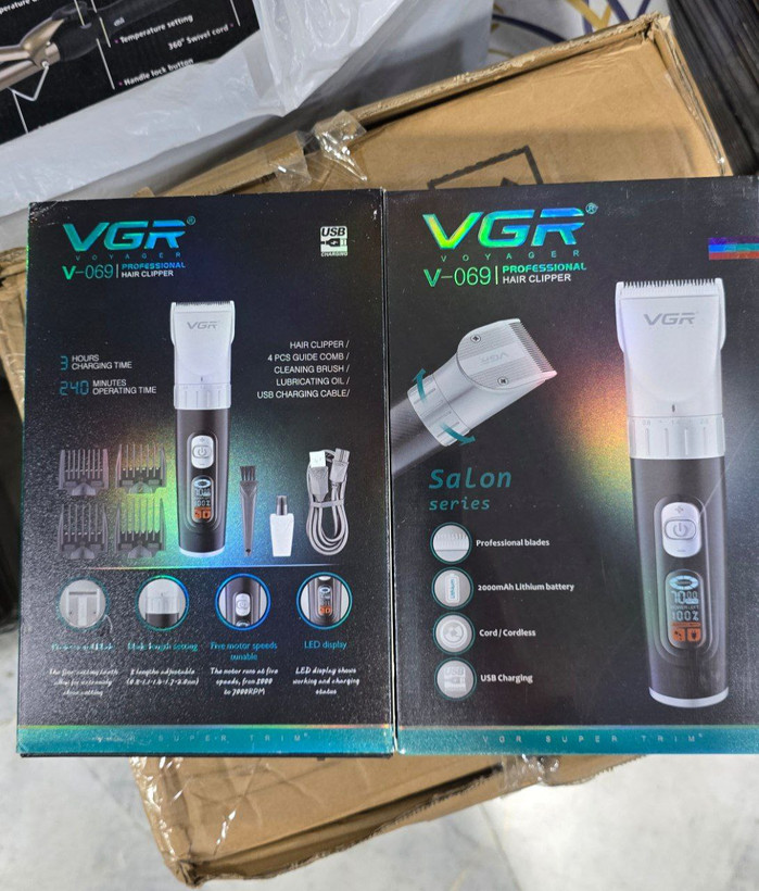 ماشین اصلاح وی جی آر مدل V-069 (رنگ رندوم)
